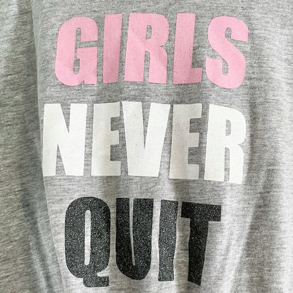 🆕Girl’s Reebok GIRLS NEVER QUIT Glitter Tee 6X - Picture 2 of 8